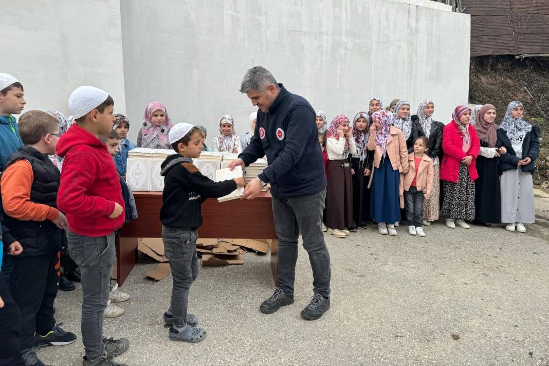 Türkiye Diyanet Vakfı 85 ülkede 1 milyon 731 bin 884 Kuran-ı Kerim dağıttı 8